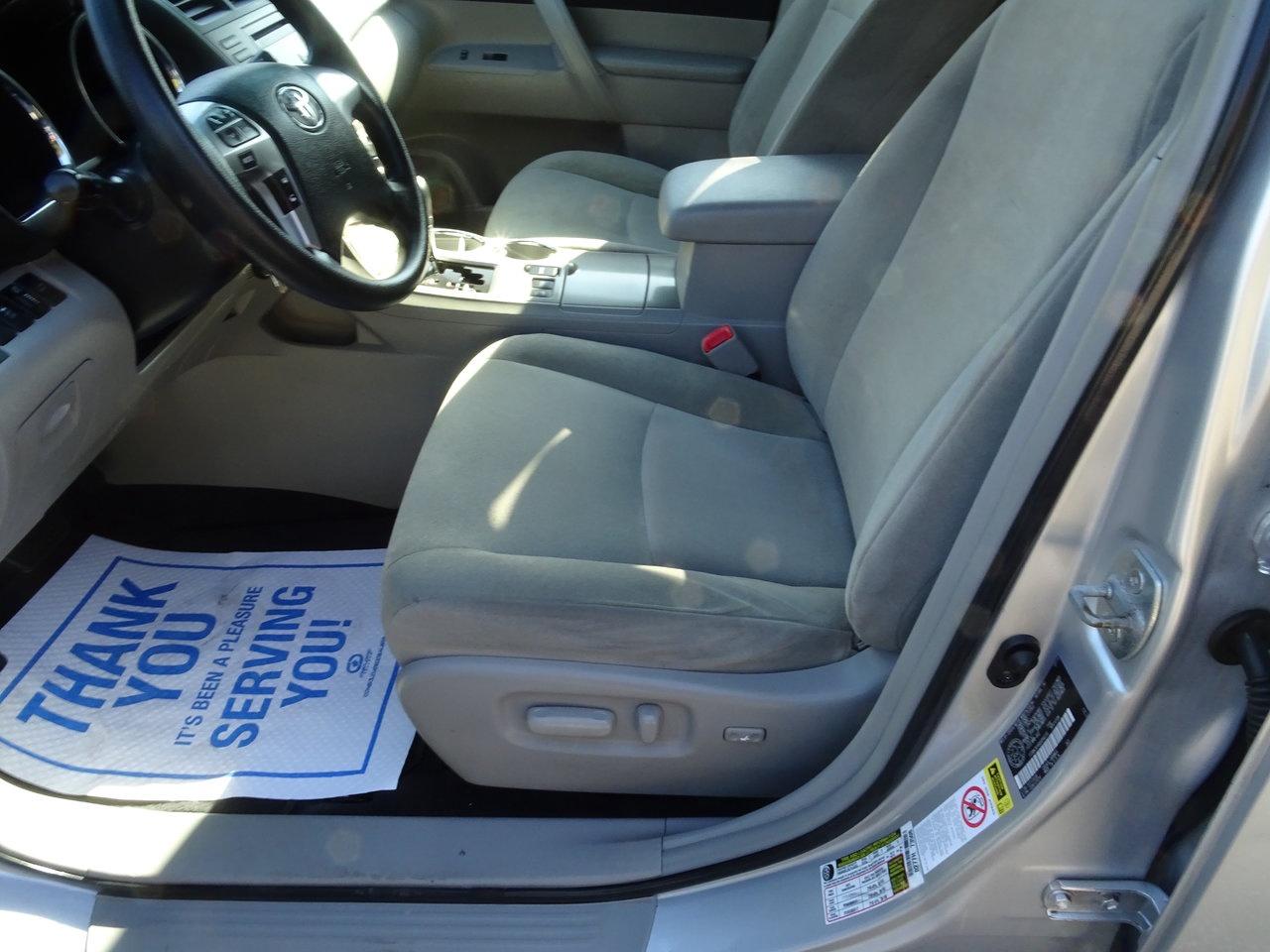 2011 Toyota Highlander BASE Photo