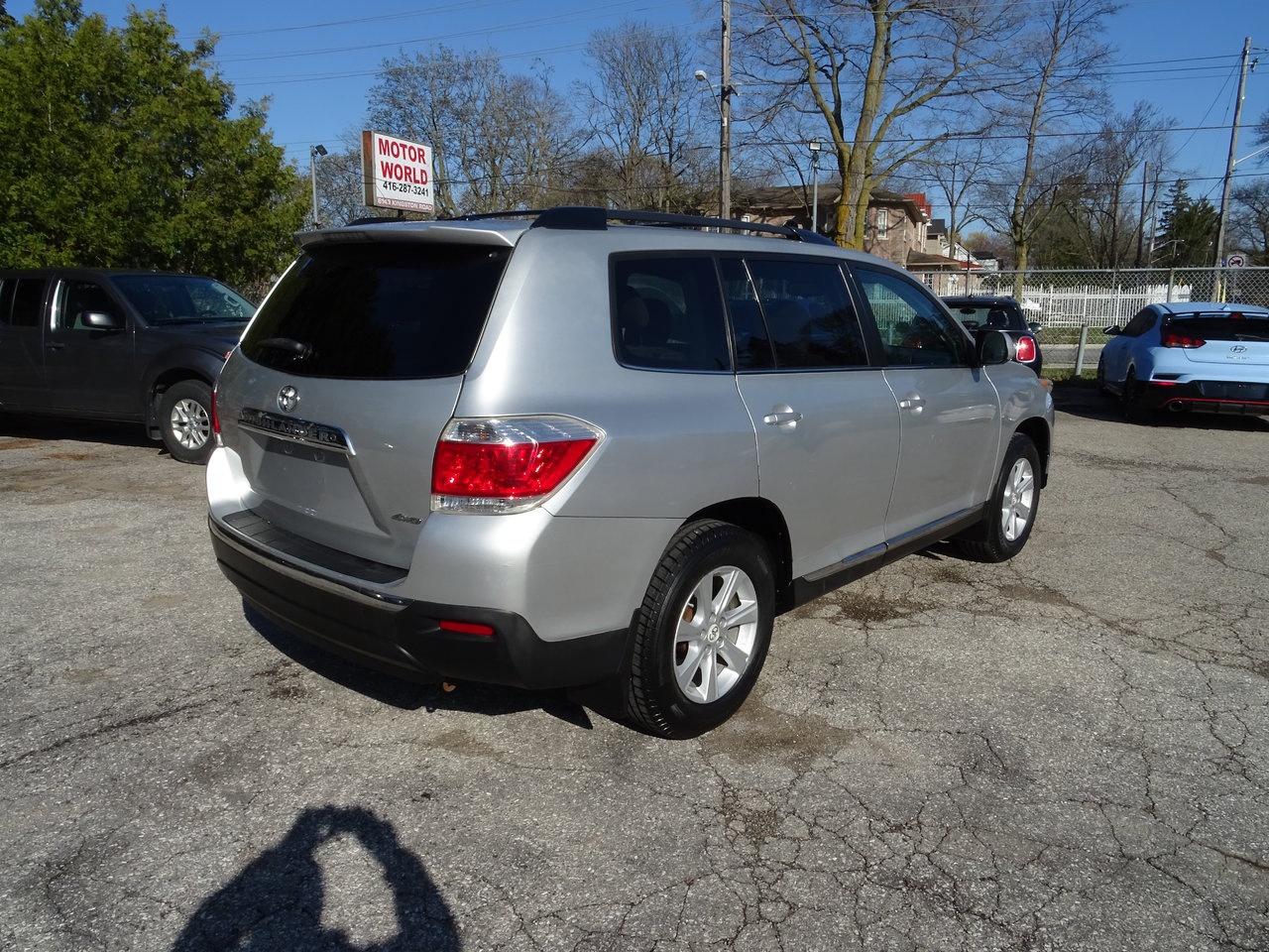 2011 Toyota Highlander BASE Photo