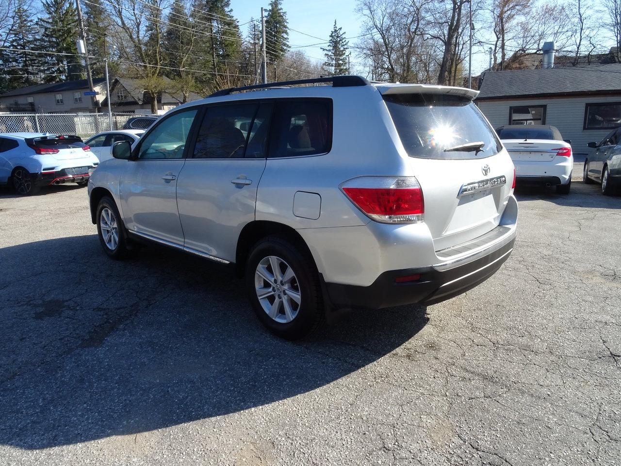 2011 Toyota Highlander BASE Photo