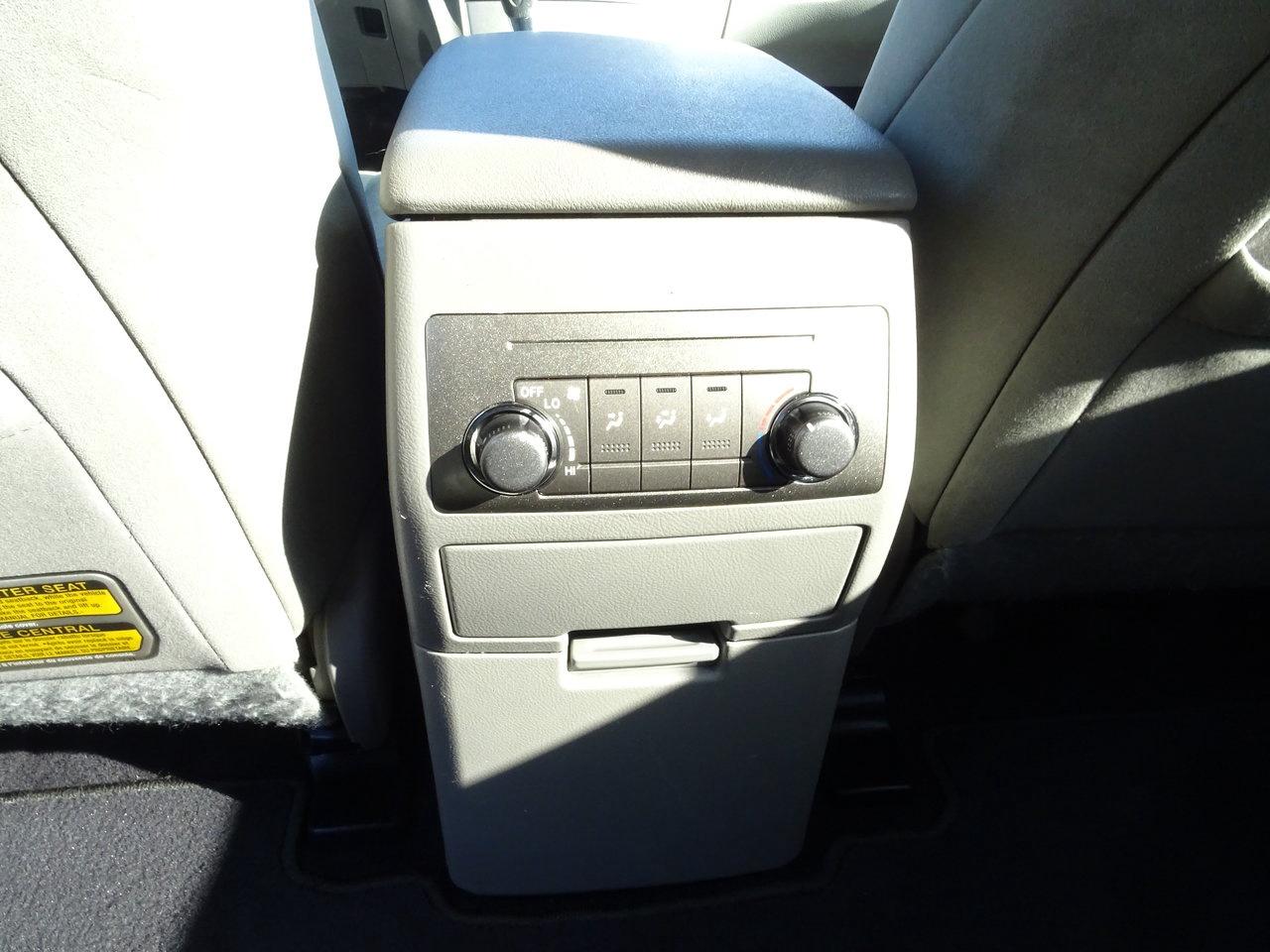 2011 Toyota Highlander BASE Photo