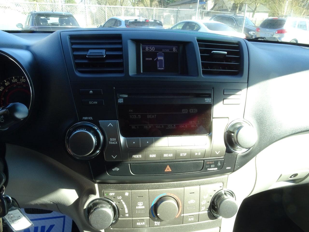 2011 Toyota Highlander BASE Photo