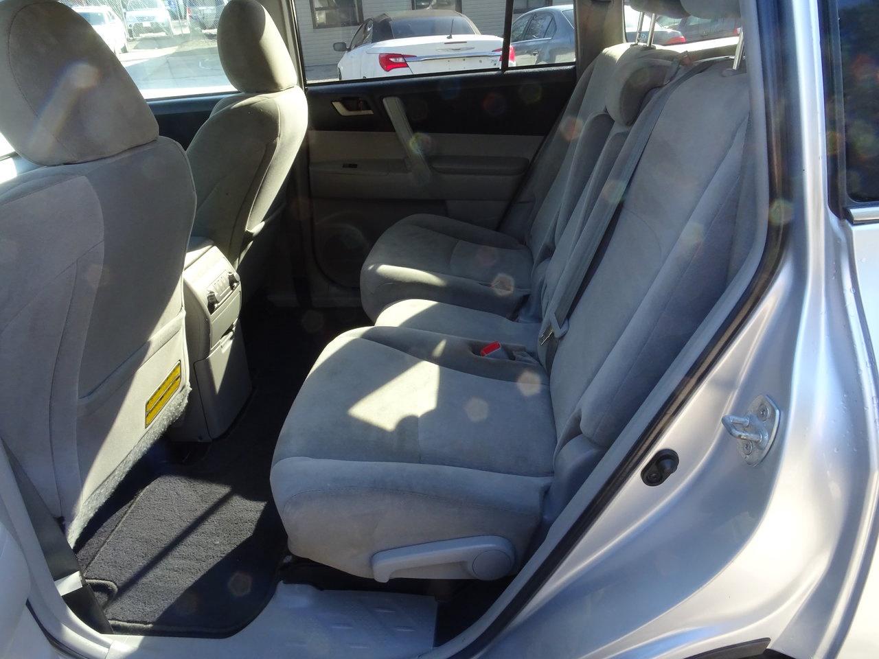 2011 Toyota Highlander BASE Photo