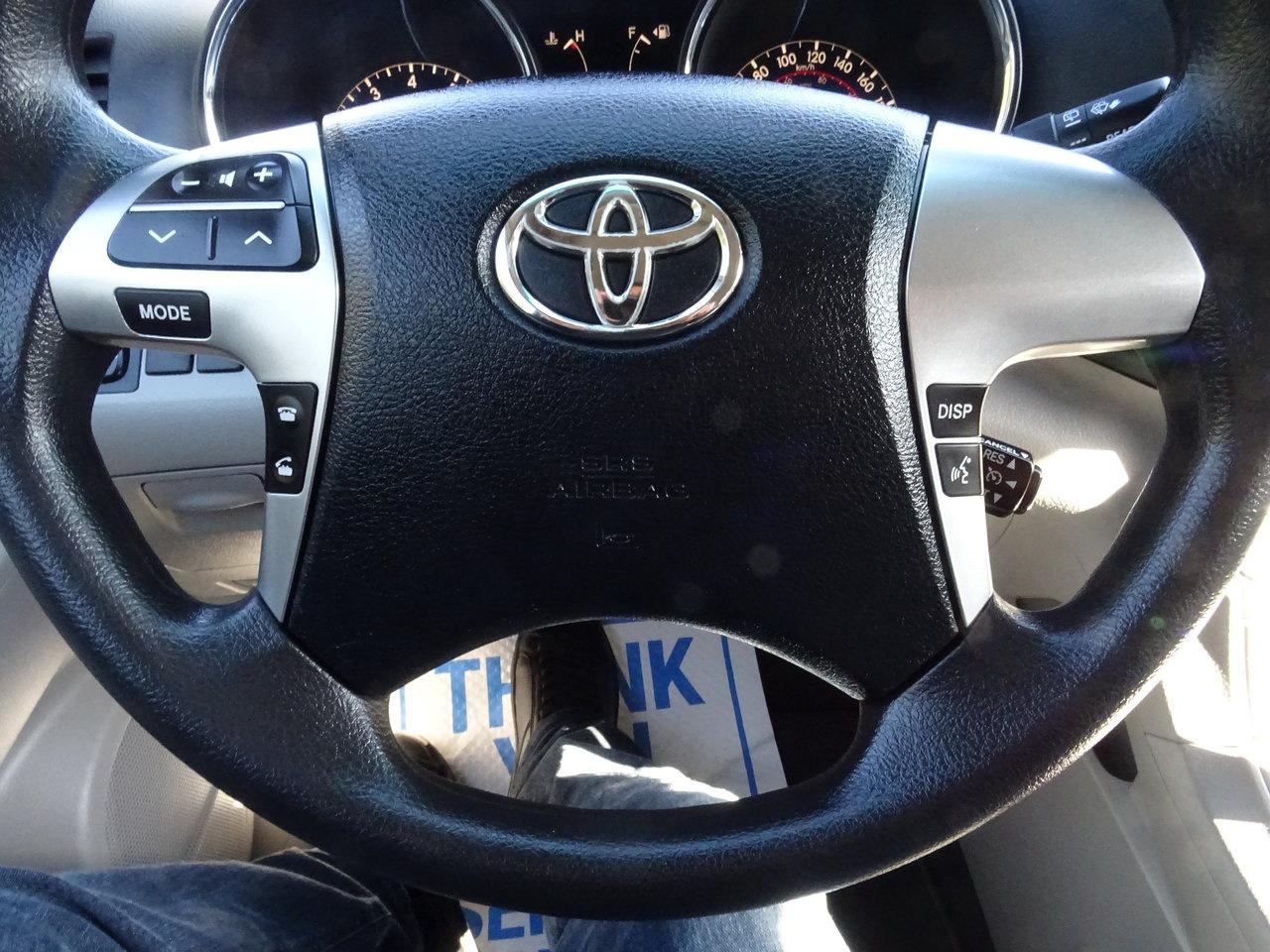 2011 Toyota Highlander BASE Photo