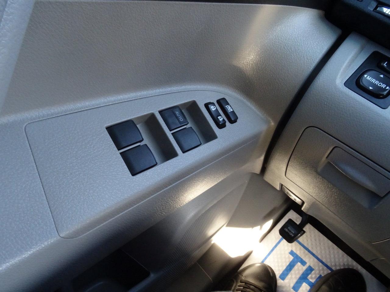 2011 Toyota Highlander BASE Photo