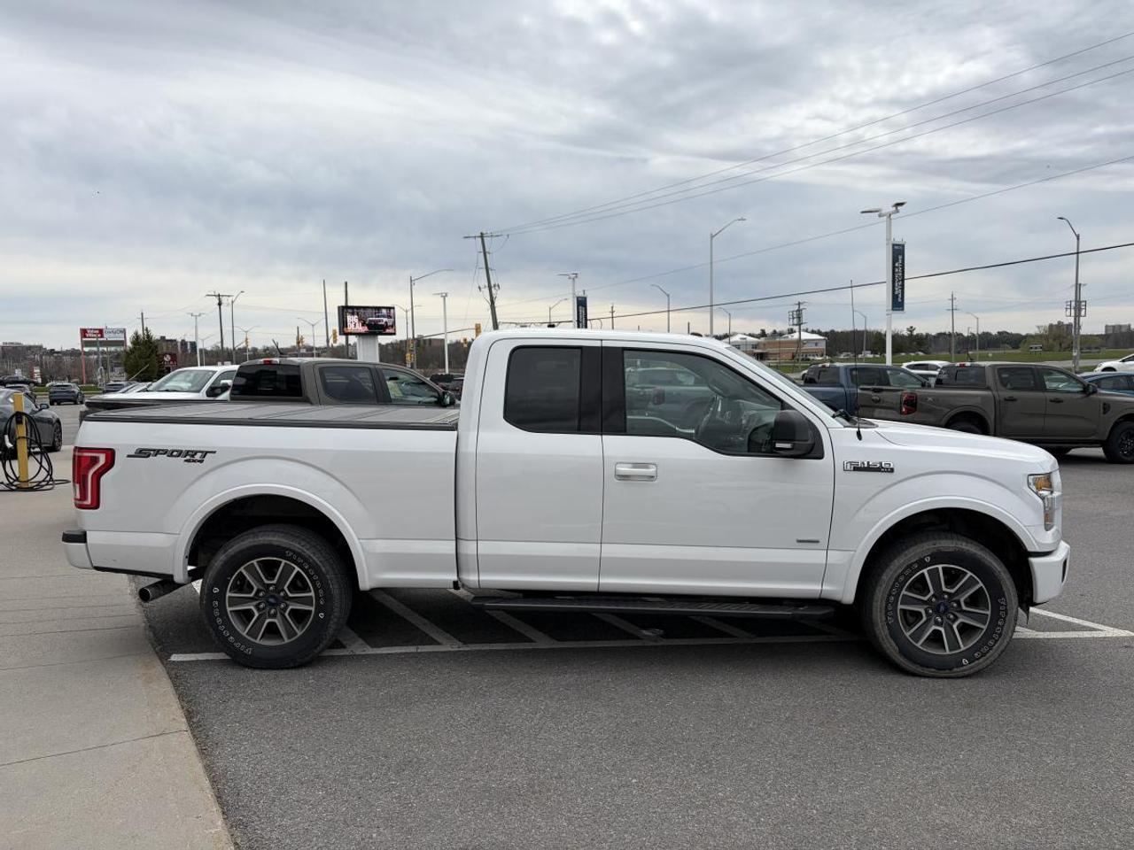 2016 Ford F-150 XLT Photo3