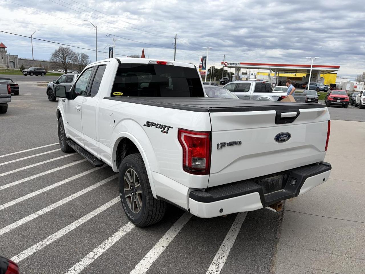2016 Ford F-150 XLT Photo