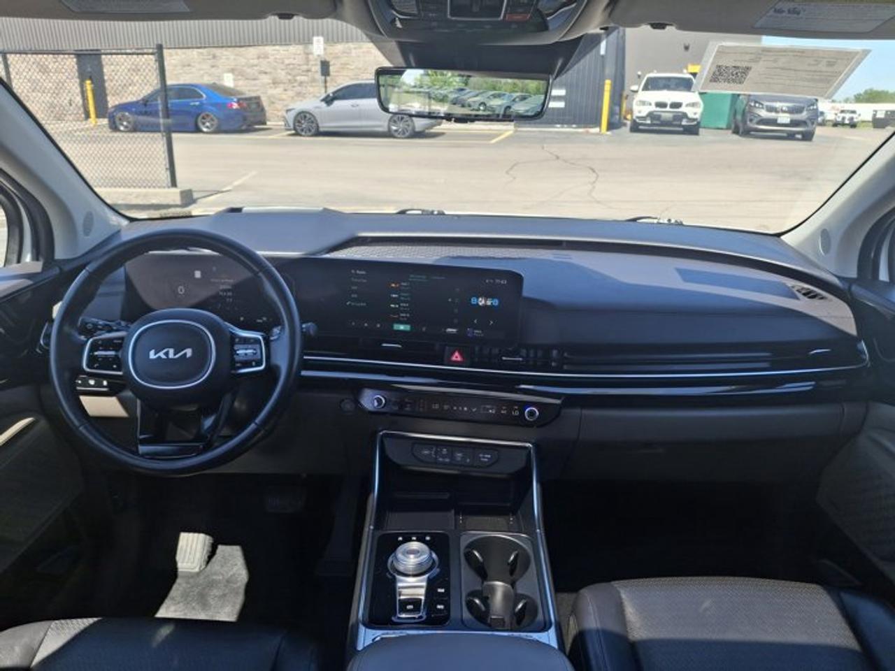 2025 Kia Carnival Hybrid SX+ | Leather | Captain's Chairs | Heated + Cooled Seats | Sunroof | Heated Steering | and More ! Photo