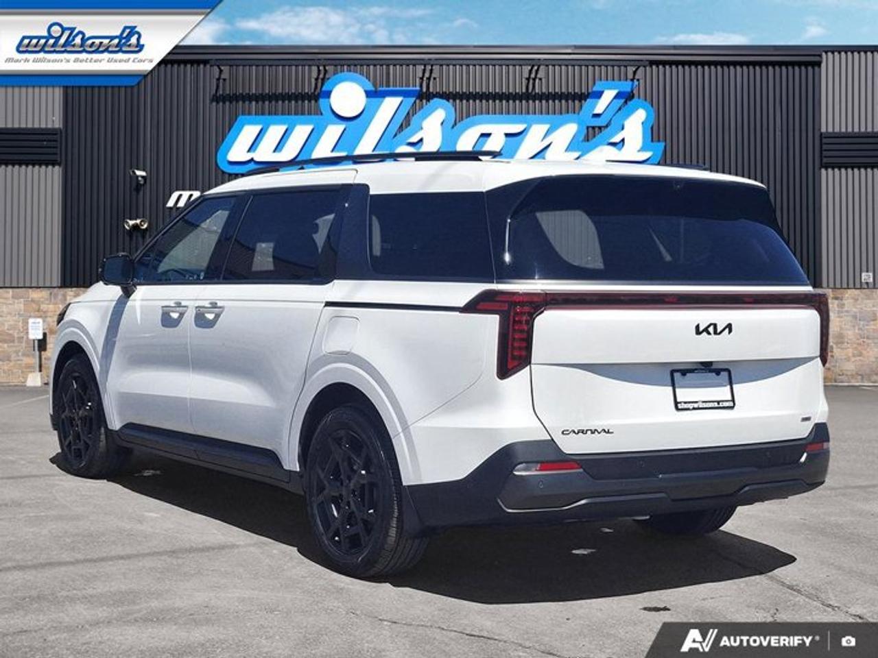 2025 Kia Carnival Hybrid SX+ | Leather | Captain's Chairs | Heated + Cooled Seats | Sunroof | Heated Steering | and More ! Photo