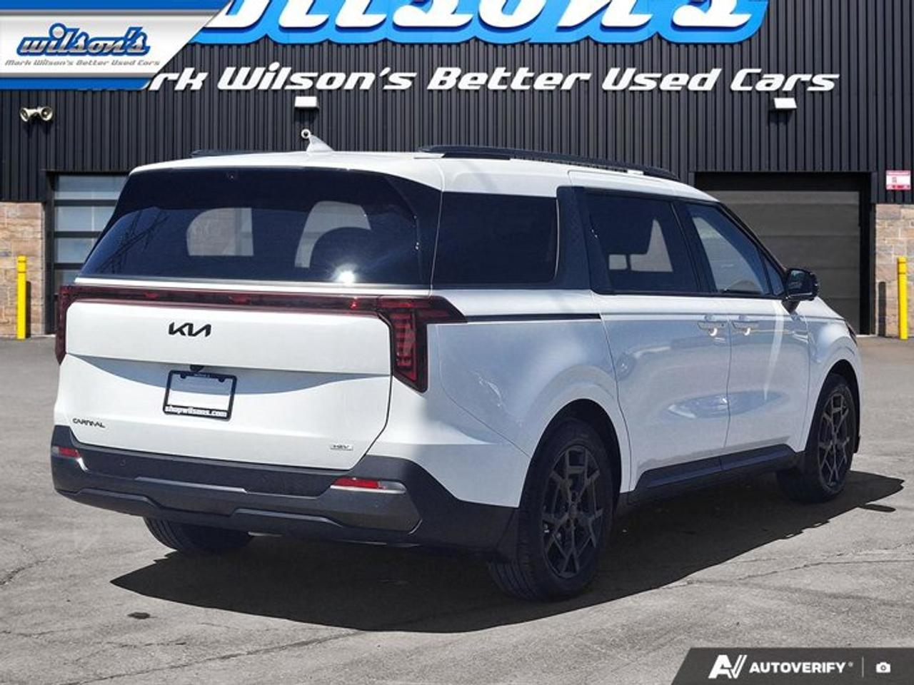 2025 Kia Carnival Hybrid SX+ | Leather | Captain's Chairs | Heated + Cooled Seats | Sunroof | Heated Steering | and More ! Photo4