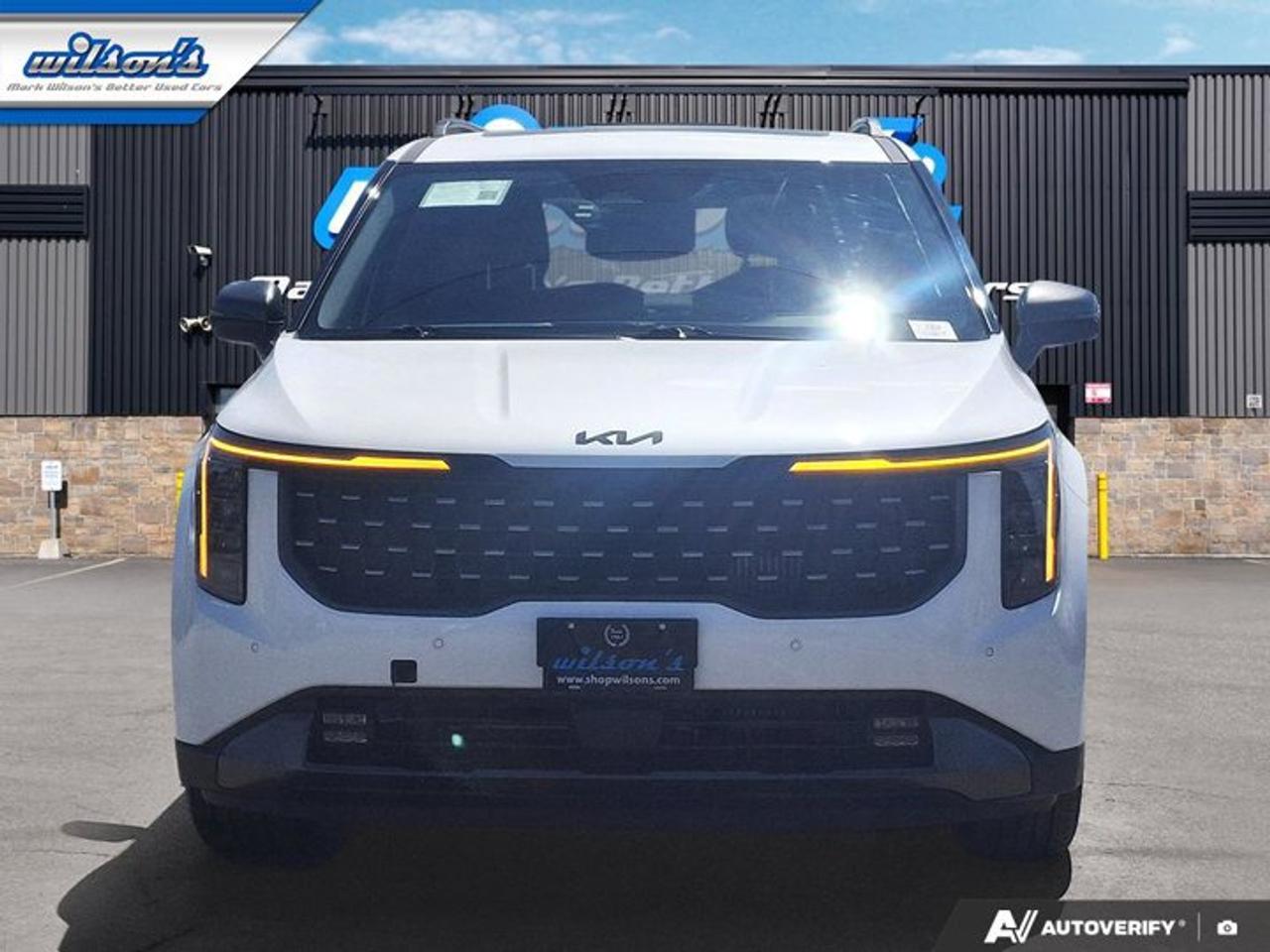 2025 Kia Carnival Hybrid SX+ | Leather | Captain's Chairs | Heated + Cooled Seats | Sunroof | Heated Steering | and More ! Photo