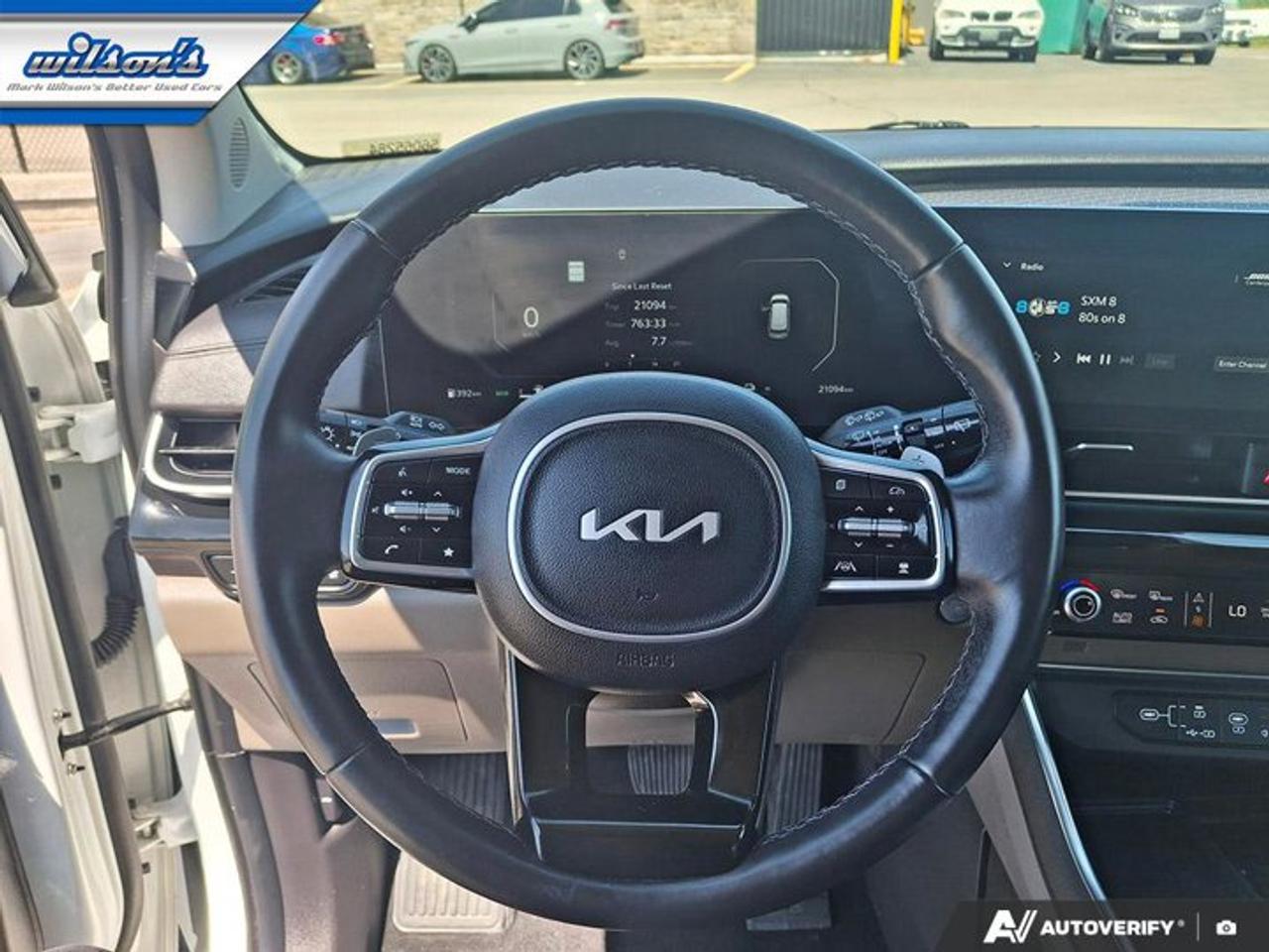 2025 Kia Carnival Hybrid SX+ | Leather | Captain's Chairs | Heated + Cooled Seats | Sunroof | Heated Steering | and More ! Photo