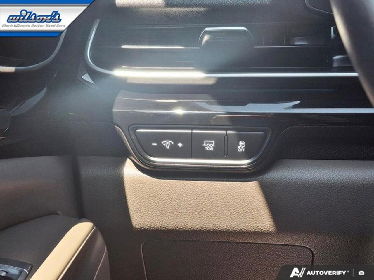 2025 Kia Carnival Hybrid SX+ | Leather | Captain's Chairs | Heated + Cooled Seats | Sunroof | Heated Steering | and More ! Photo