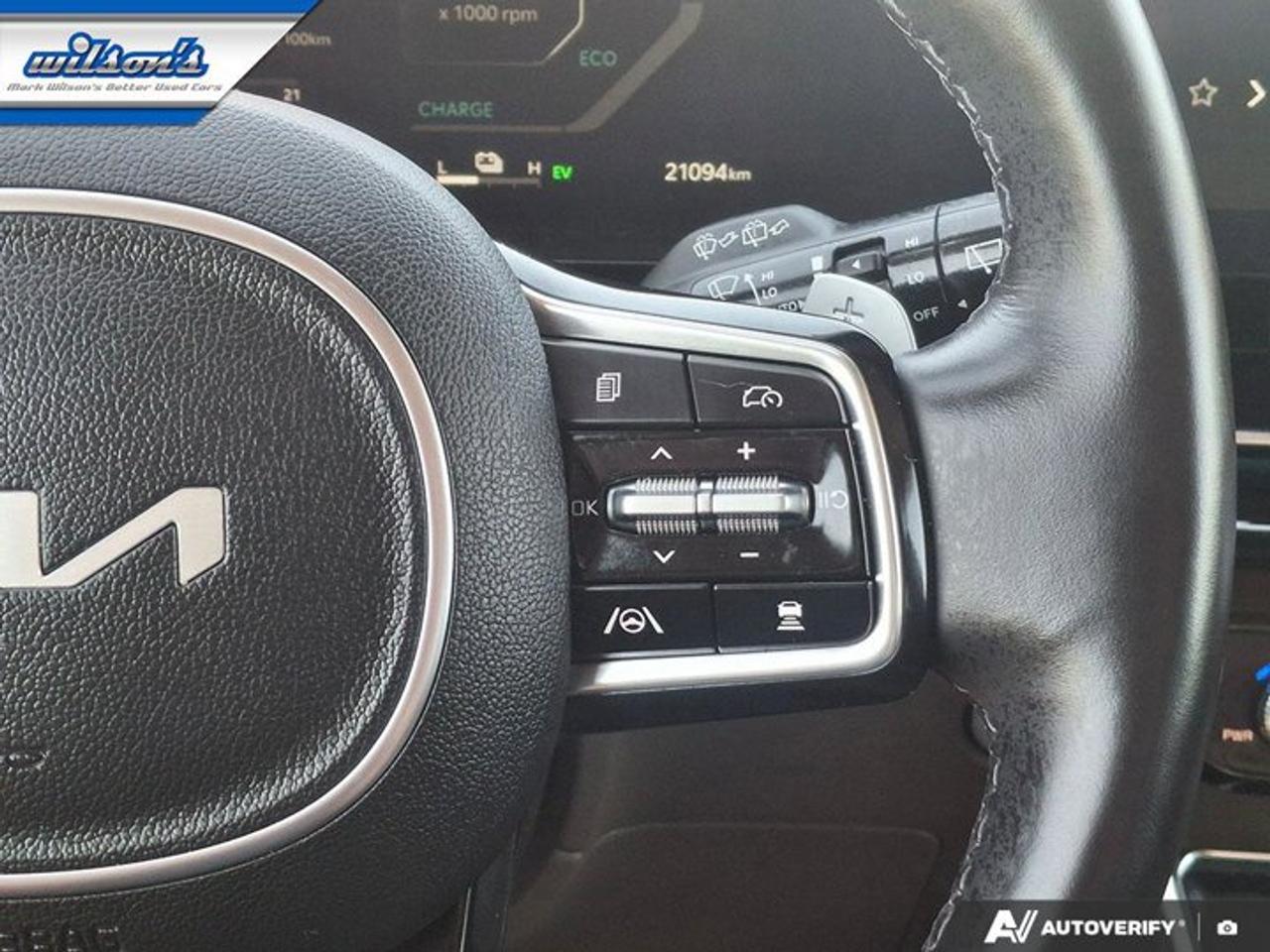 2025 Kia Carnival Hybrid SX+ | Leather | Captain's Chairs | Heated + Cooled Seats | Sunroof | Heated Steering | and More ! Photo