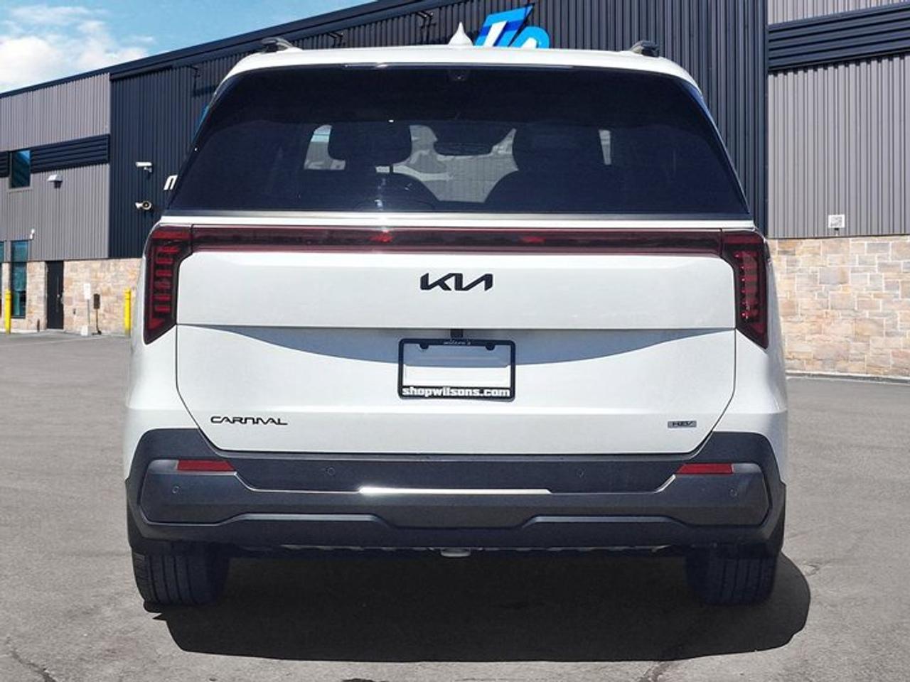 2025 Kia Carnival Hybrid SX+ | Leather | Captain's Chairs | Heated + Cooled Seats | Sunroof | Heated Steering | and More ! Photo3