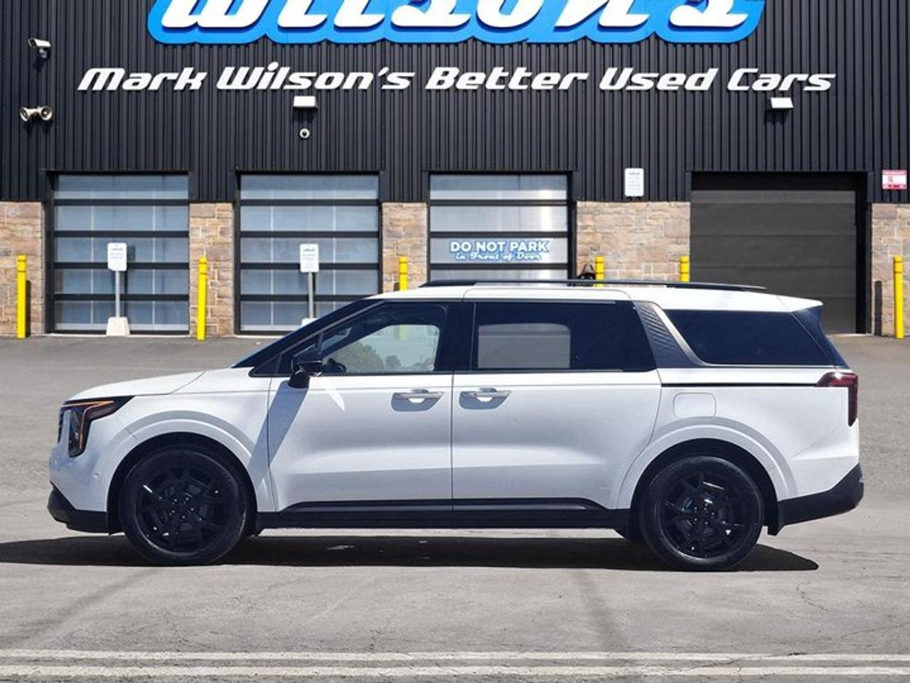 2025 Kia Carnival Hybrid SX+ | Leather | Captain's Chairs | Heated + Cooled Seats | Sunroof | Heated Steering | and More ! Photo