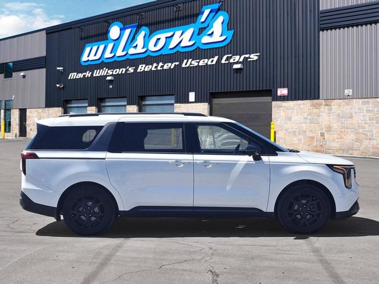 2025 Kia Carnival Hybrid SX+ | Leather | Captain's Chairs | Heated + Cooled Seats | Sunroof | Heated Steering | and More ! Photo
