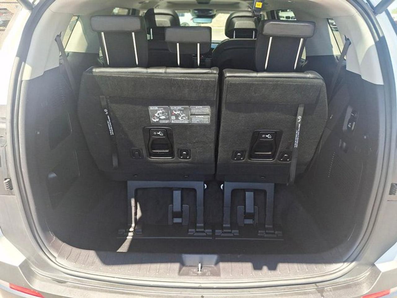 2025 Kia Carnival Hybrid SX+ | Leather | Captain's Chairs | Heated + Cooled Seats | Sunroof | Heated Steering | and More ! Photo