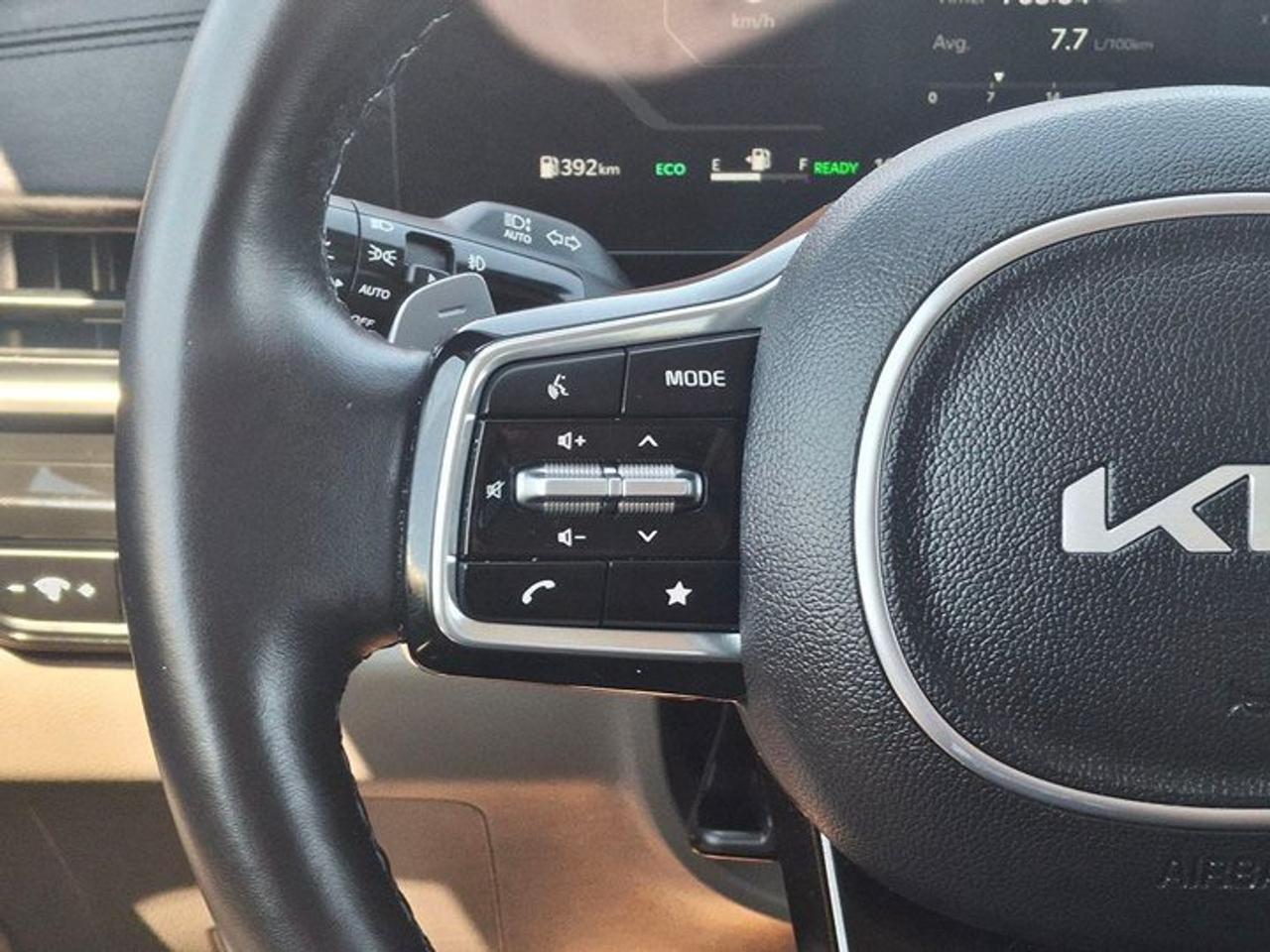 2025 Kia Carnival Hybrid SX+ | Leather | Captain's Chairs | Heated + Cooled Seats | Sunroof | Heated Steering | and More ! Photo