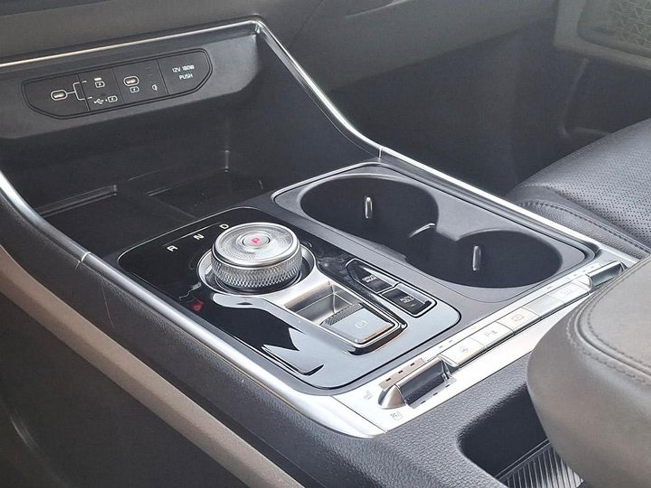 2025 Kia Carnival Hybrid SX+ | Leather | Captain's Chairs | Heated + Cooled Seats | Sunroof | Heated Steering | and More ! Photo