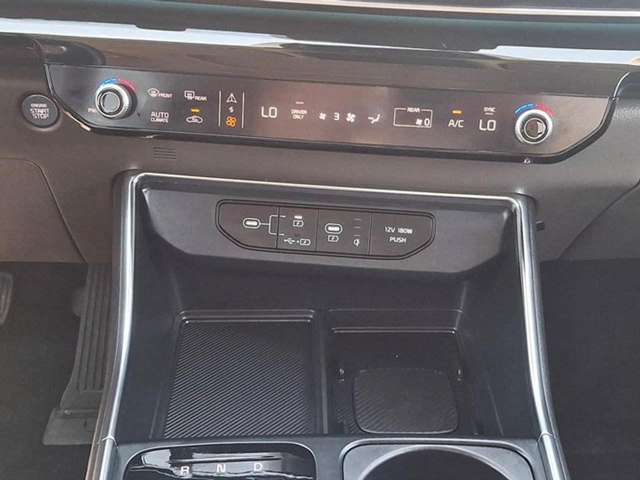 2025 Kia Carnival Hybrid SX+ | Leather | Captain's Chairs | Heated + Cooled Seats | Sunroof | Heated Steering | and More ! Photo