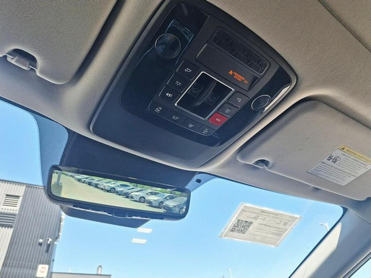 2025 Kia Carnival Hybrid SX+ | Leather | Captain's Chairs | Heated + Cooled Seats | Sunroof | Heated Steering | and More ! Photo