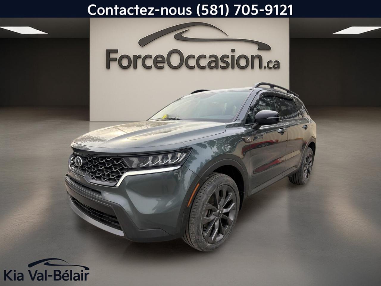 Jamais accidenté // Un seul propriétaire // Inspecté en 135 points

Le Kia Sorento 2021 X-LINE * AWD * TURBO * CAMÉRA * CARPLAY * VOLANT CHAUFF *
usagé offert par Kia Val-Bélair à Québec propose une configuration recherchée avec moteur 2,5 litres turbo, transmission automatique et rouage intégral. Ce VUS vert à habitacle noir affiche 130 038 km 
à lodomètre et mise sur un bon équilibre entre puissance, sécurité et confort.

CARACTÉRISTIQUES DU SORENTO X-LINE * AWD * TURBO * CAMÉRA * CARPLAY * VOLANT CHAUFF *
»» Rouage intégral pour motricité accrue
»» Moteur turbo 2,5 litres de 281 chevaux
»» Transmission automatique à 8 vitesses
»» Phares à DEL et aileron arrière

CARACTÉRISTIQUES DE SÉCURITÉ AVANCÉES
»» Avertissement de sortie de voie intégré
»» Surveillance des angles morts incluse
»» Caméra de recul pour manoeuvres
»» Contrôle de stabilité et freins ABS

PERFORMANCE ET EFFICACITÉ
»» Moteur 2,5 litres à essence sans plomb
»» Puissance de 281 chevaux annoncée
»» Transmission automatique à double embrayage
»» Direction assistée et conduite stable

CONFORT
»» Sièges avant chauffants de série
»» Siège conducteur à réglage électrique
»» Climatisation avant à deux zones
»» Contrôle de climatisation arrière séparé

TECHNOLOGIE ET CONNECTIVITÉ
»» Intégration Bluetooth pour appels mains libres
»» Commandes audio pratiques au volant
»» Démarrage par bouton-poussoir sans clé
»» Radio HD et affichage central

ESPACE DE CHARGEMENT
»» Accès pratique au coffre arrière
»» 4 portes pour accès facile
»» Banquette arrière utile au quotidien
»» Format VUS adapté aux besoins familiaux

RÉCOMPENSES ET RECONNAISSANCES
»» Top Safety Pick, Insurance Institute for Highway Safety, 2021

APPRÉCIÉ DES AUTRES PROPRIÉTAIRES
»» Moteur turbo vif et reprises franches
»» Habitacle silencieux sur longs trajets
»» Confort des sièges avant chauffants
»» Rouage intégral rassurant lhiver

GARANTIE
»» Garantie légale seulement
»» Garantie dusage
»» Garantie de durée raisonnable
»» Garantie contre les vices cachés

Avec sa carrosserie verte distinctive, son intérieur noir, ses 4 portes et son équipement bien choisi, ce Kia Sorento 2021 X-LINE * AWD * TURBO * 281HP * CUIR * CARPLAY * VOLANT CHAUFF * répond bien aux besoins dune famille active ou dun conducteur qui veut un VUS polyvalent. Il combine des aides à la conduite utiles, des sièges avant chauffants, des rétroviseurs chauffants, des vitres électriques, des phares automatiques et un régulateur de vitesse appréciable sur la route.

Ce modèle se distingue aussi par sa présentation soignée et ses équipements pratiques au quotidien. On y retrouve entre autres des rétroviseurs électriques avec clignotants intégrés, des vitres teintées, un volant réglable garni de cuir, un support lombaire au siège conducteur, ainsi quun système de surveillance de la pression des pneus. Le contrôle automatique de la température, le dégivreur de vitre arrière et les serrures de sécurité enfant ajoutent une couche de commodité bien concrète.

Chez Kia Val-Bélaire, ce Kia Sorento 2021 X-LINE * AWD * TURBO * CAMÉRA * CARPLAY * VOLANT CHAUFF * représente une option intéressante pour lacheteur qui cherche un VUS usagé bien équipé, avec moteur turbo, rouage intégral et transmission automatique moderne. Son kilométrage de 130 211 km témoigne dun véhicule déjà utilisé, mais sa dotation en sécurité, en confort et en technologies utiles en fait encore un choix pertinent.

Le NIV de ce Kia Sorento X-LINE * AWD * TURBO * CAMÉRA * CARPLAY * VOLANT CHAUFF * 2021 est le 5XYRGDLF8MG012424 .

Garantie prolongée disponible, livraison en 48h