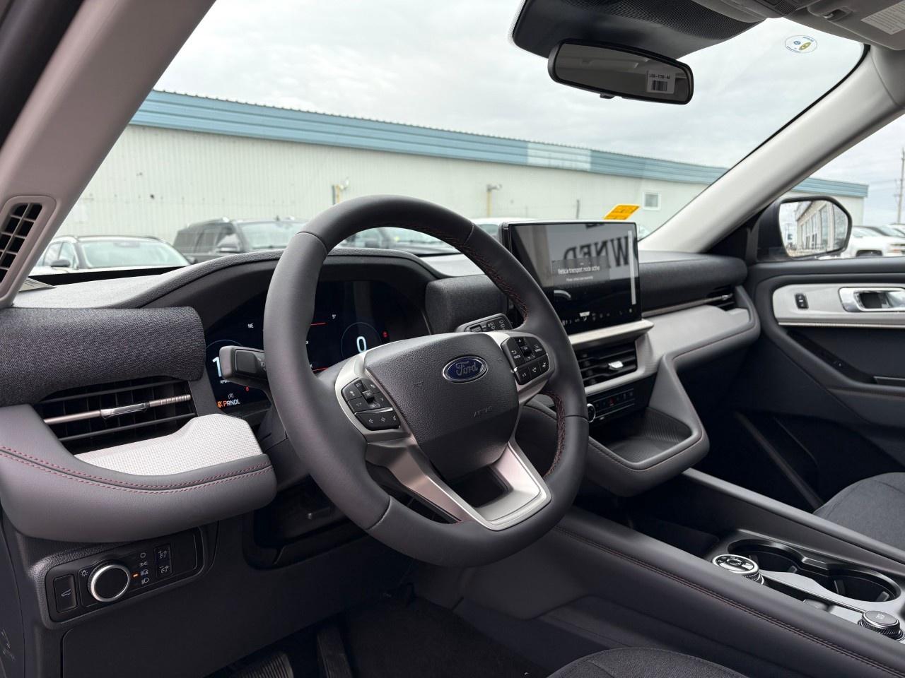 2026 Ford Explorer Active w/200A Pkg 4WD Photo