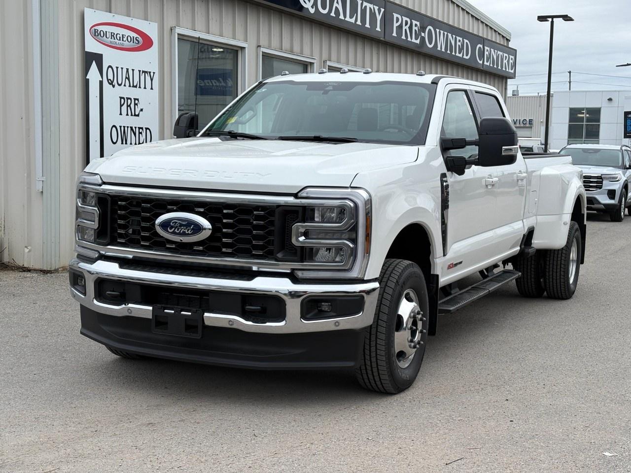 2026 Ford F-350 Super Duty DRW LARIAT 4WD CREW CAB 8' BOX Photo