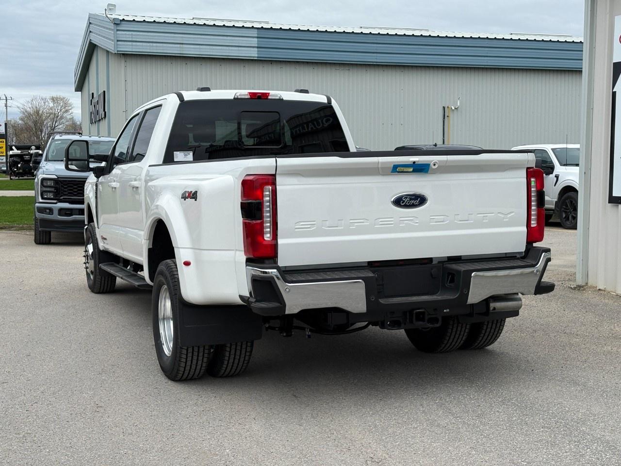 2026 Ford F-350 Super Duty DRW LARIAT 4WD CREW CAB 8' BOX Photo