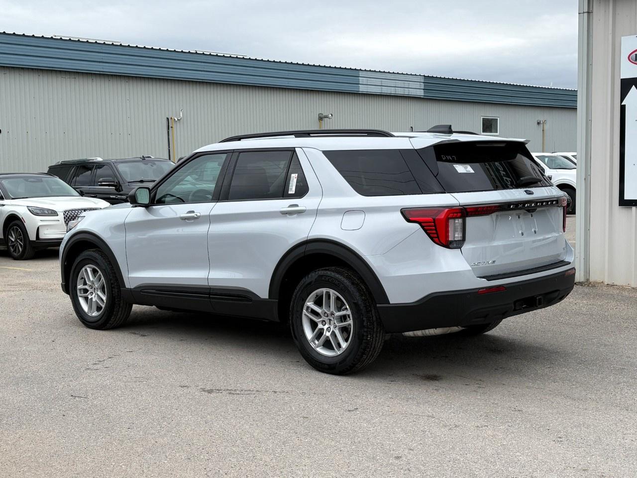 2026 Ford Explorer Active w/200A Pkg 4WD Photo