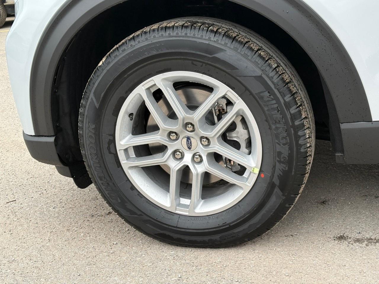 2026 Ford Explorer Active w/200A Pkg 4WD Photo
