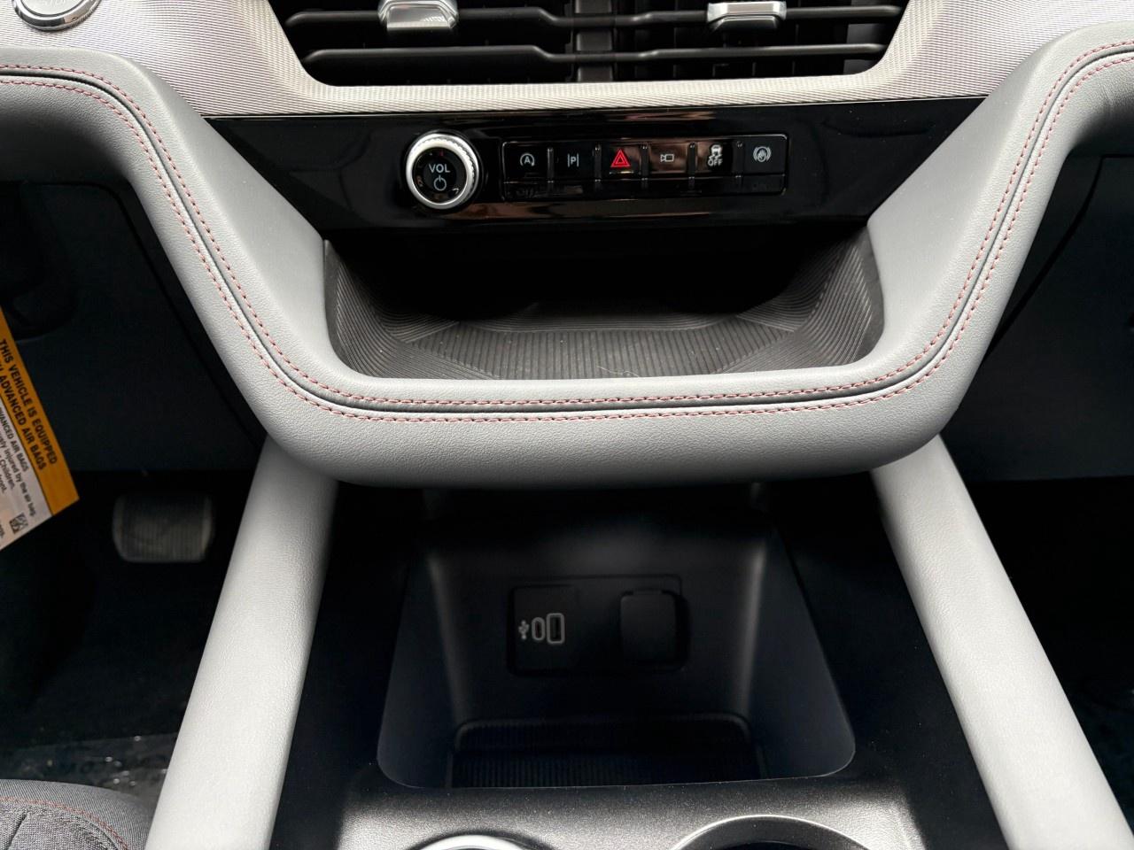 2026 Ford Explorer Active w/200A Pkg 4WD Photo