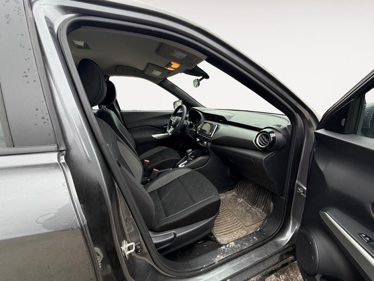2020 Nissan Kicks SV FWD Photo