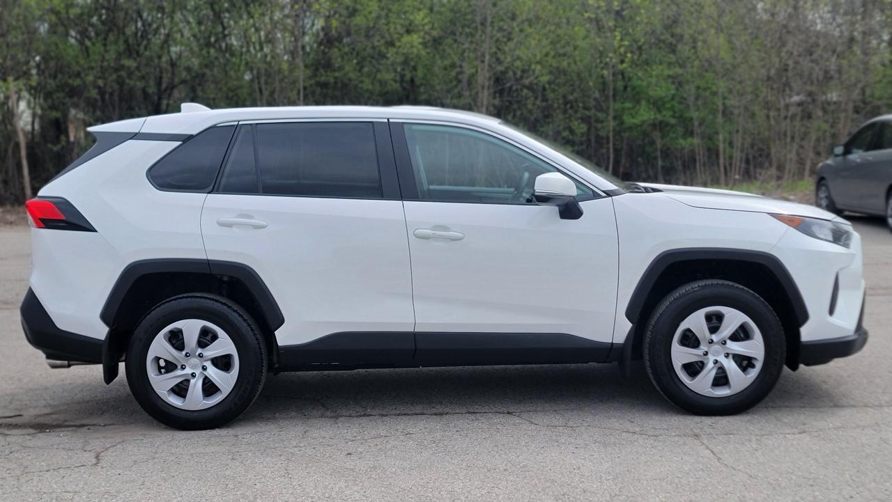 2025 Toyota RAV4 LE Photo