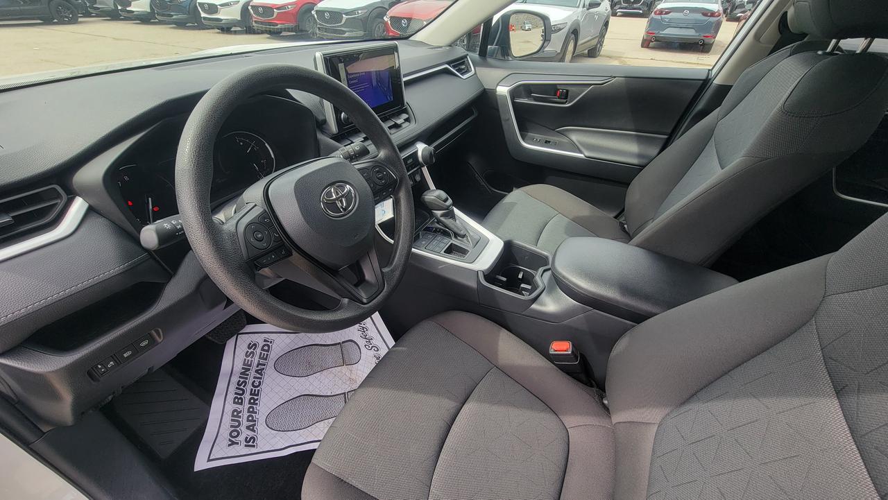 2025 Toyota RAV4 LE Photo
