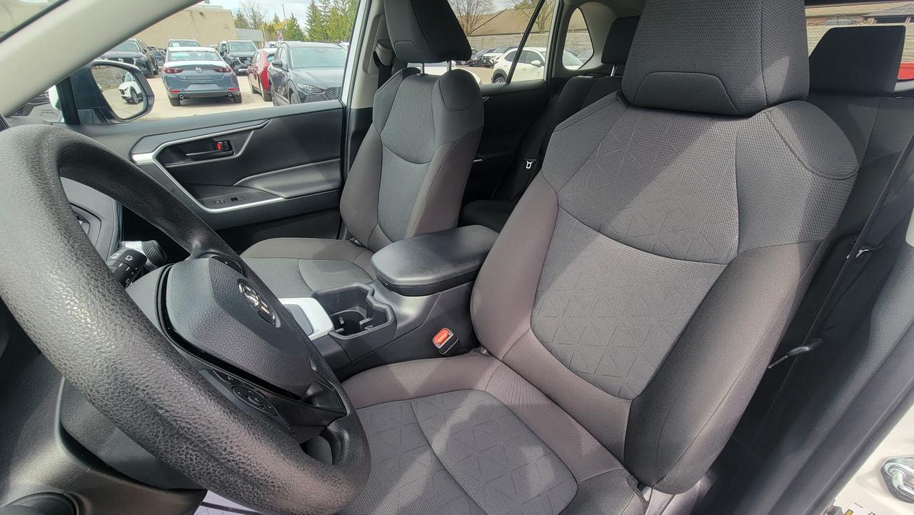 2025 Toyota RAV4 LE Photo