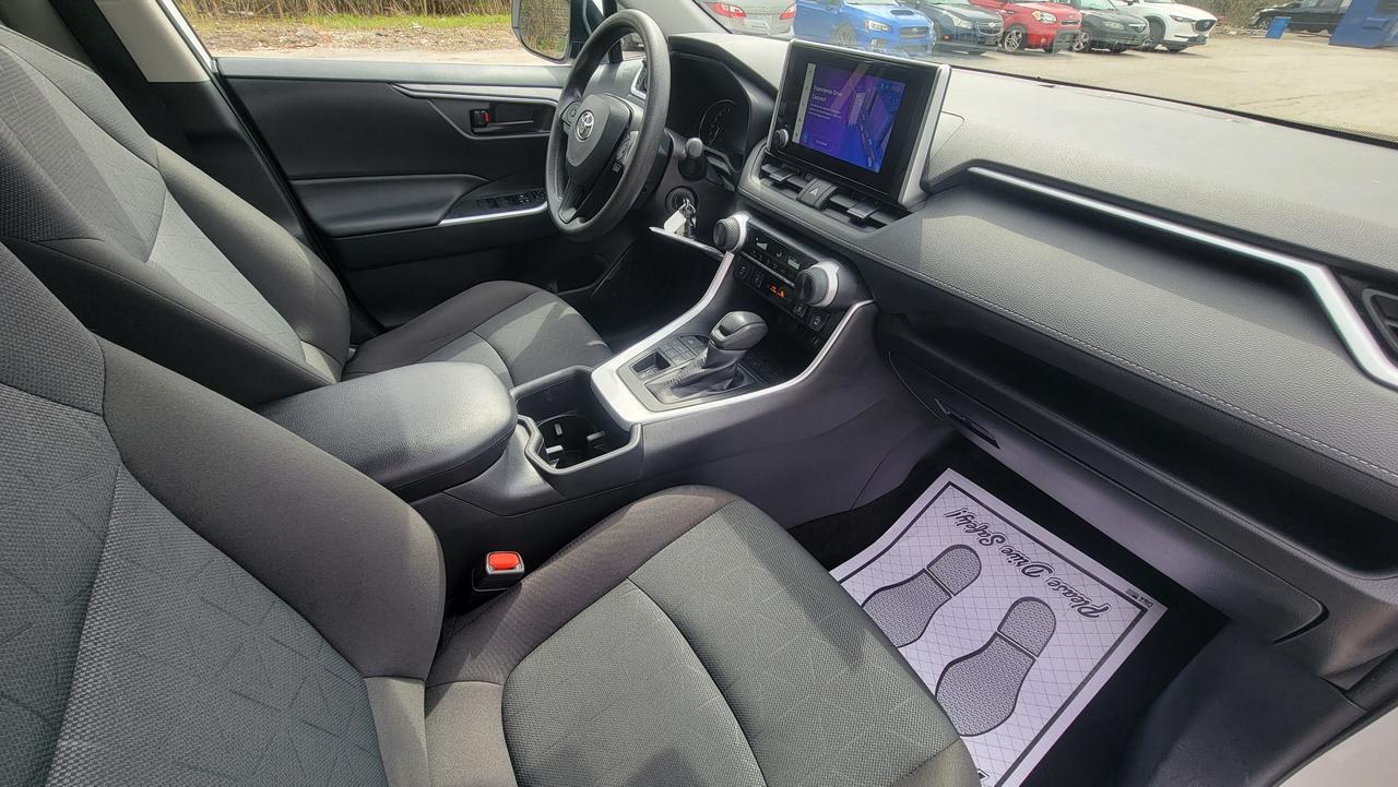 2025 Toyota RAV4 LE Photo
