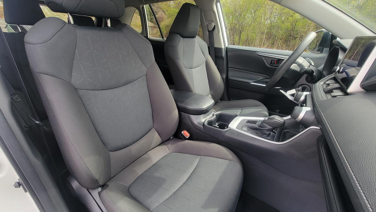 2025 Toyota RAV4 LE Photo