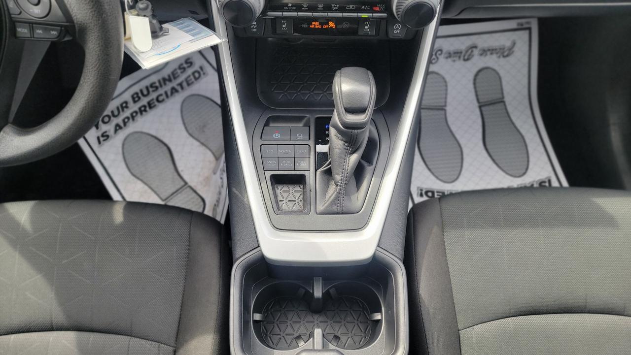 2025 Toyota RAV4 LE Photo