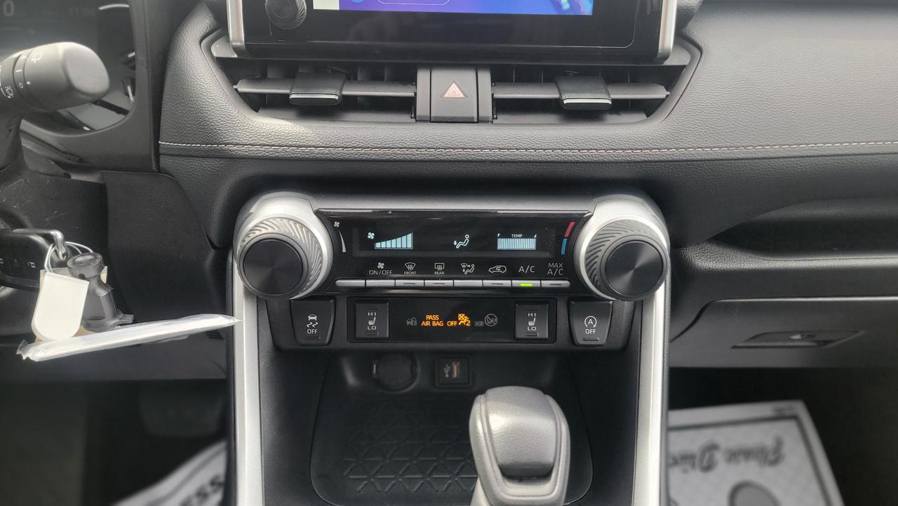2025 Toyota RAV4 LE Photo