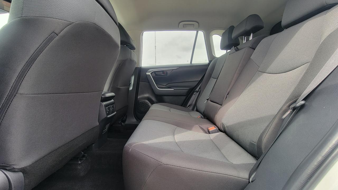 2025 Toyota RAV4 LE Photo