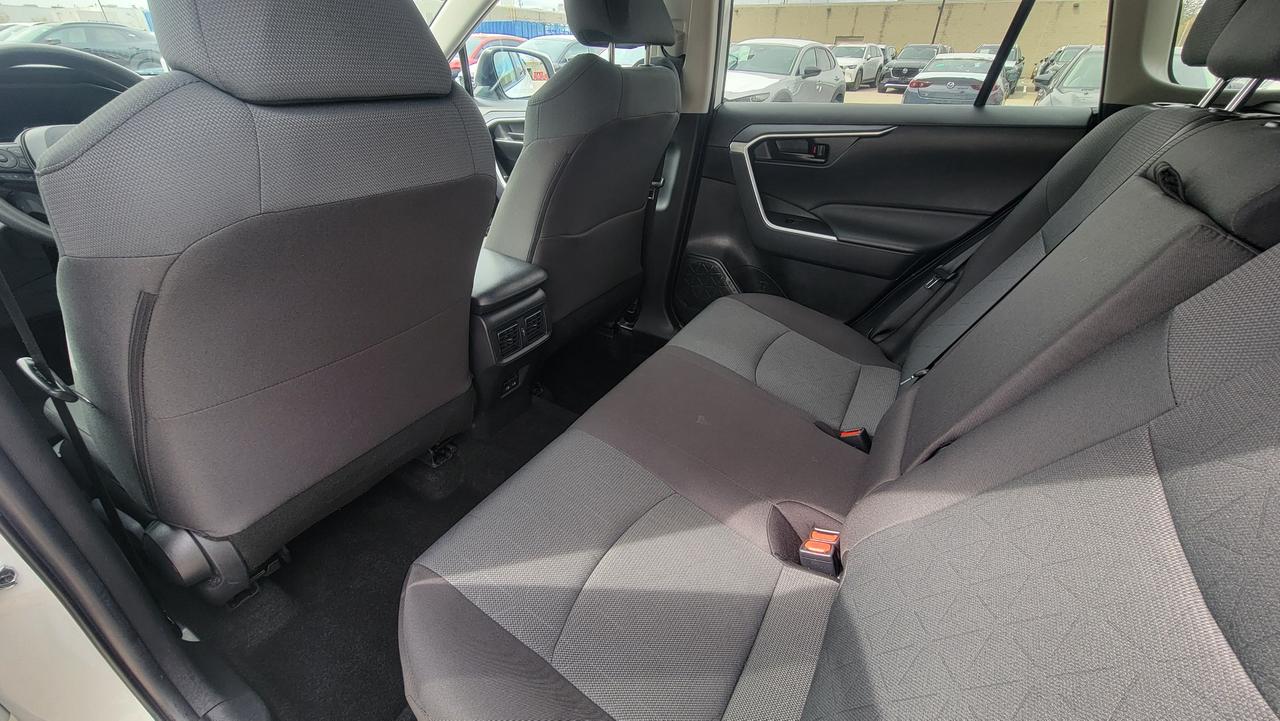 2025 Toyota RAV4 LE Photo