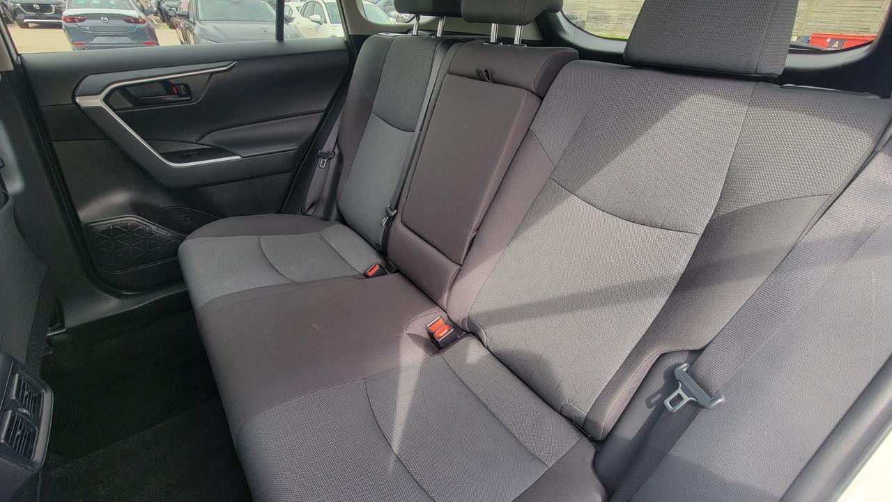 2025 Toyota RAV4 LE Photo