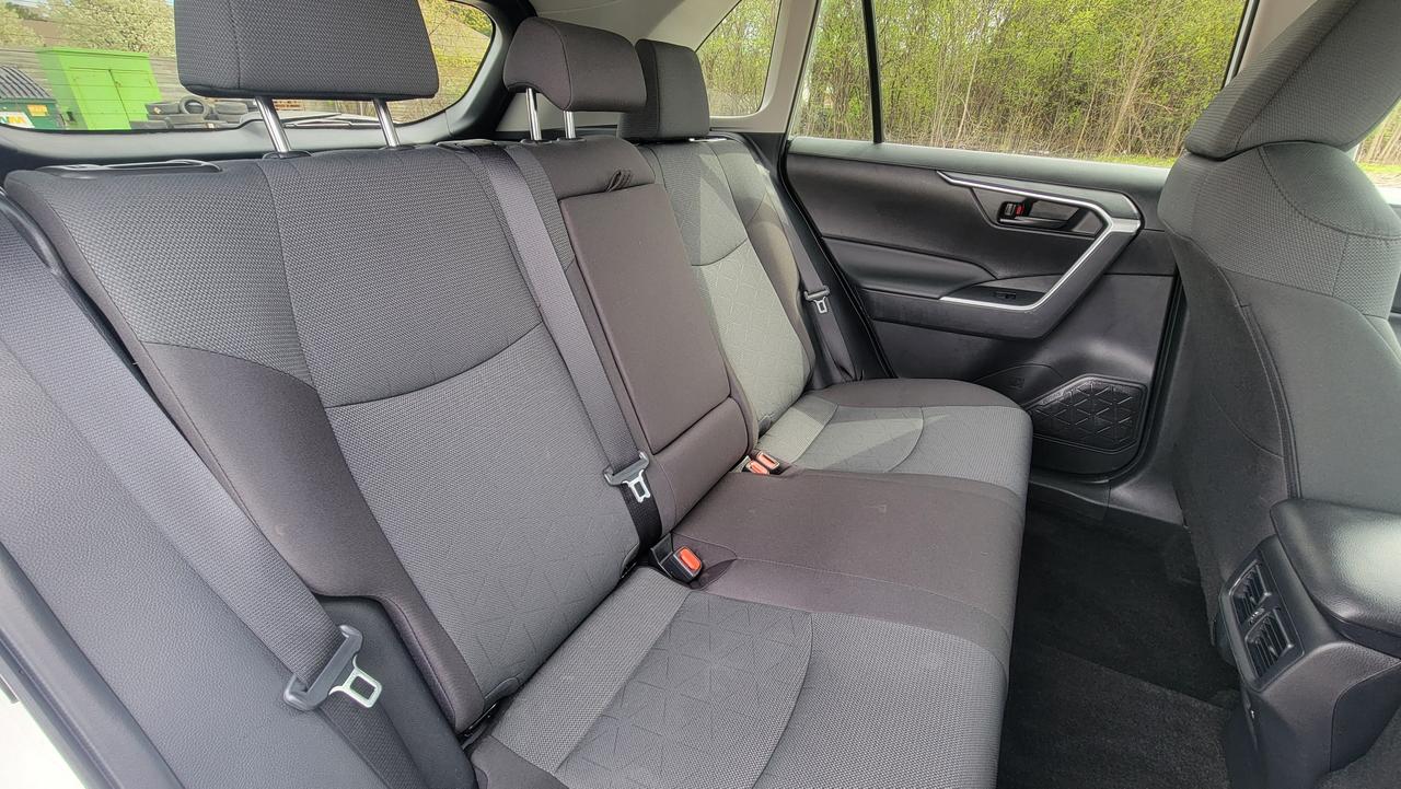 2025 Toyota RAV4 LE Photo