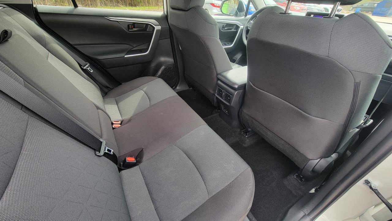 2025 Toyota RAV4 LE Photo
