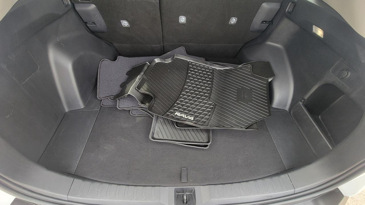2025 Toyota RAV4 LE Photo