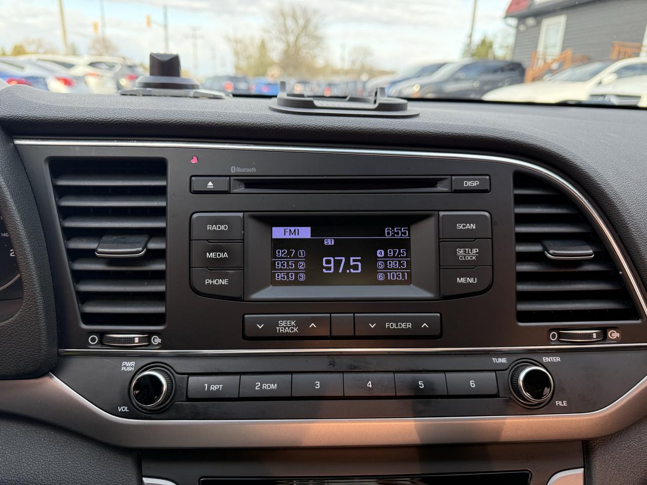 2017 Hyundai Elantra LE Photo