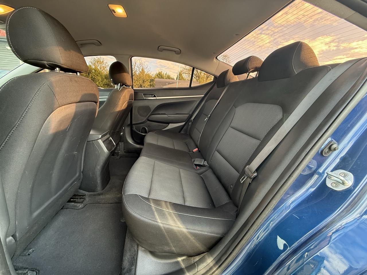 2017 Hyundai Elantra LE Photo