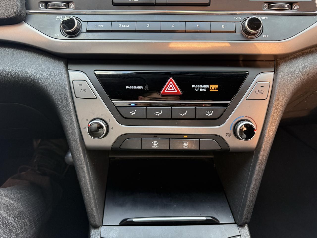 2017 Hyundai Elantra LE Photo