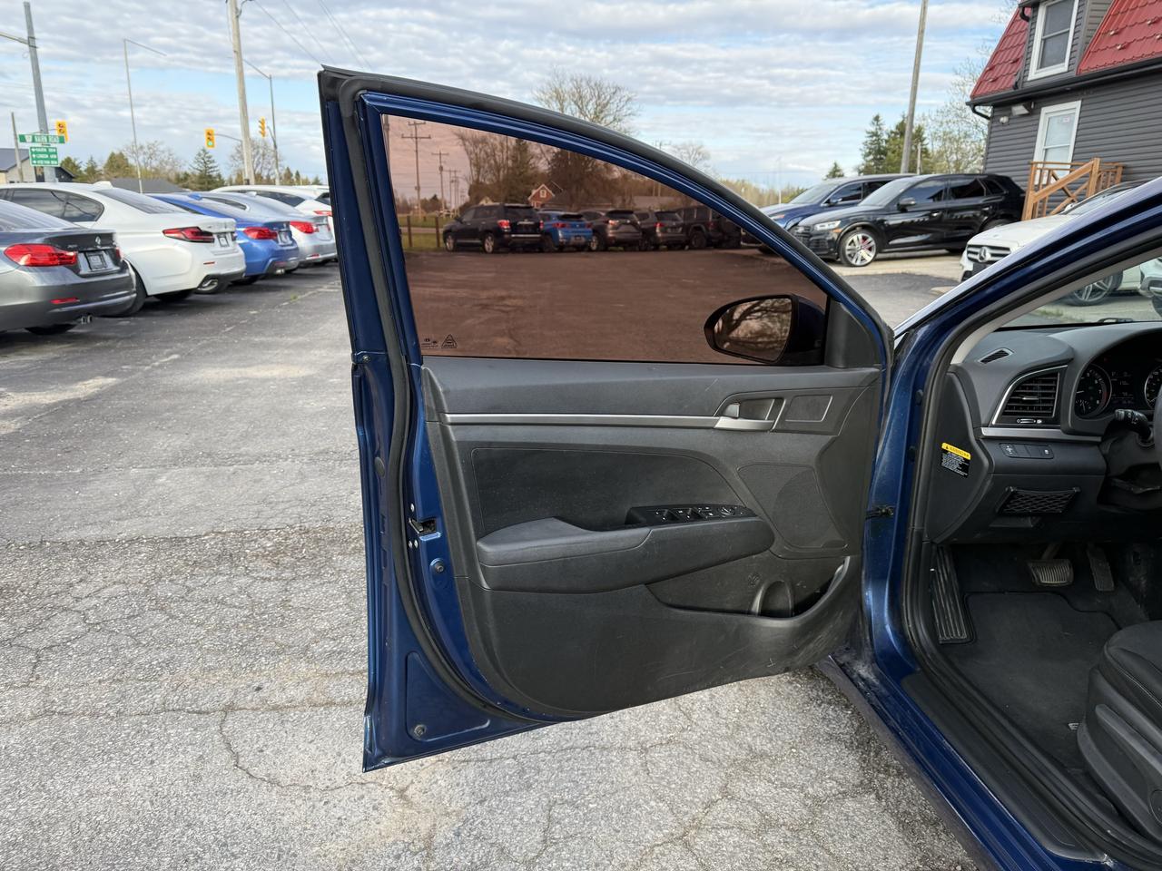 2017 Hyundai Elantra LE Photo